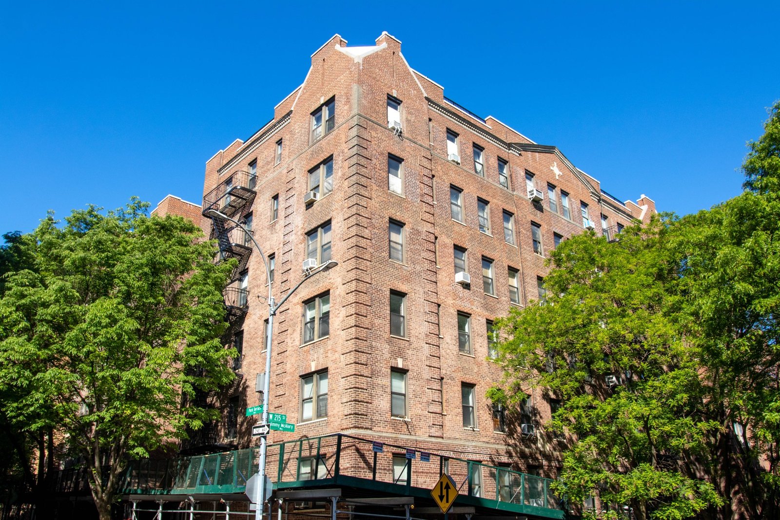 Teamwork Construction Group façade restoration project with active scaffolding, Manhattan, NY